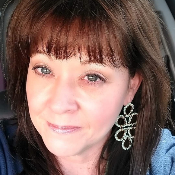 Meet your Posher, Katie - Picture 5 of 7